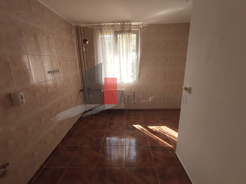 Bd. Brancoveanu, Izvorul Rece vanzare apartament 4 camere decomandat